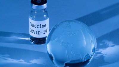 Κορωνοϊός: Πρεμιέρα το 2021 για το πιστοποιητικό εμβολιασμού - Διλήμματα, ενστάσεις και νομιμότητα - Τι θα γίνει με τα ταξίδια