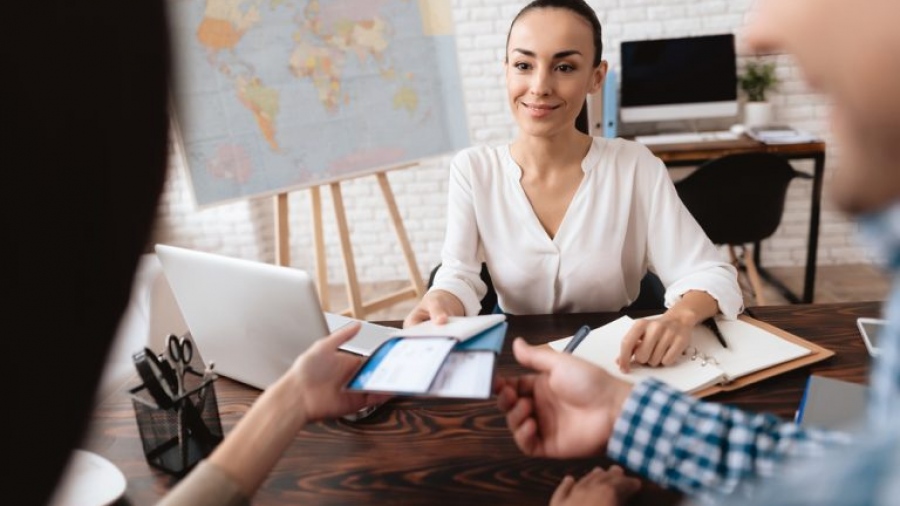 Στους ταξιδιωτικούς πράκτορες προσανατολίζονται οι τουρίστες