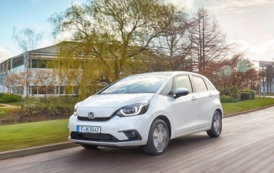 Νέο Honda Jazz: Ολοκληρωμένο πακέτο ασφάλειας με νέο σύστημα αερόσακου ανάμεσα στα εμπρός καθίσματα