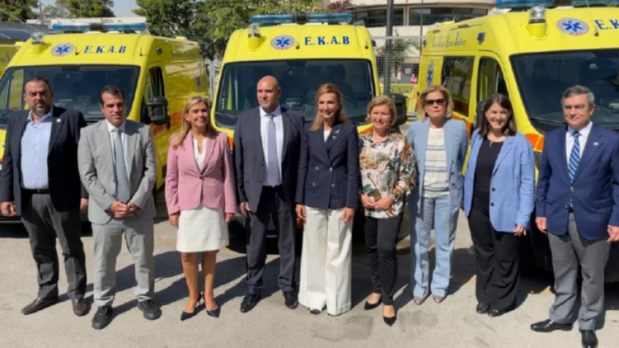 Ένωση Ελλήνων Εφοπλιστών: Δωρεά άλλων 6 ασθενοφόρων στο ΕΣΥ από τη «ΣΥΝ-ΕΝΩΣΙΣ»
