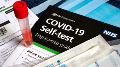 Υποχρεωτικά από σήμερα 19/4 τα self test σε δημόσιο και ιδιωτικό τομέα – Ποιους αφορά