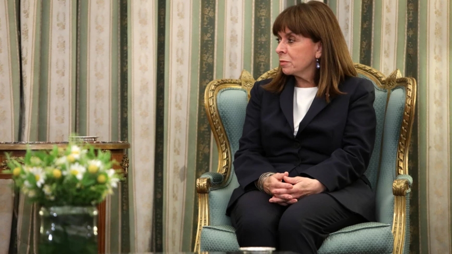 Οι φωτιές ανατρέπουν τα σχέδια της Σακελλαροπούλου – Θα κάνει Δεκαπενταύγουστο στην Αθήνα