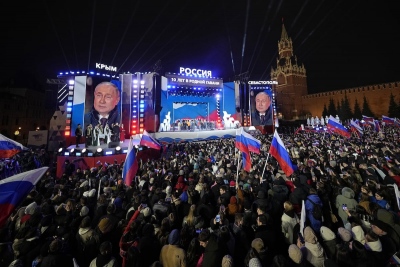 Χιλιάδες κόσμου στην Κόκκινη Πλατεία για τον θρίαμβο Putin στις εκλογές και τα 10 χρόνια από την προσάρτηση της Κριμαίας