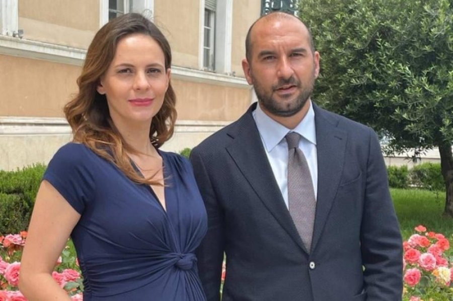 Τζανακόπουλος: Λέει «όχι» στη συνεπιμέλεια με φωτογραφία της εγκύου Αχτσιόγλου