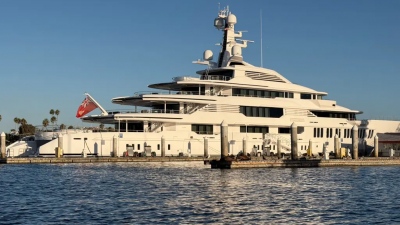 Αποκαλύφθηκε ο «μυστικός» ιδιοκτήτης του superyacht που αναστάτωσε το λιμάνι του Λος Άντζελες