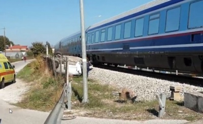 Τρίκαλα: Σύγκρουση τρένου με αυτοκίνητο - Νεκρή η οδηγός του Ι.Χ.