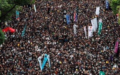 Χονγκ Κονγκ: Χιλιάδες μαθητές και φοιτητές δεν εμφανίστηκαν την πρώτη μέρα του σχολείου