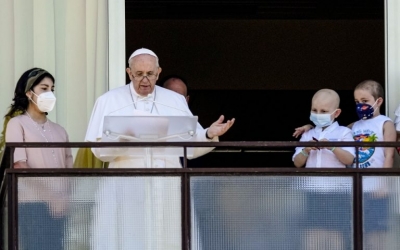 Πάπας Φραγκίσκος: Καταδίκη «παράλογης σφαγής» και του «αποκρουστικού πολέμου» χωρίς να κατονομάσει την Ρωσία