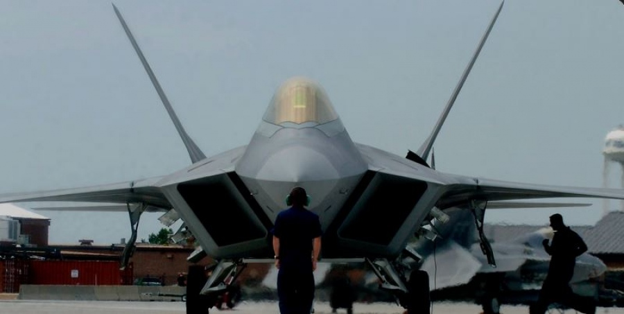 Κάτι ετοιμάζεται… - Οι ΗΠΑ στέλνουν 12 F-22 στη Μέση Ανατολή μετά τα F-35 και τα F-16