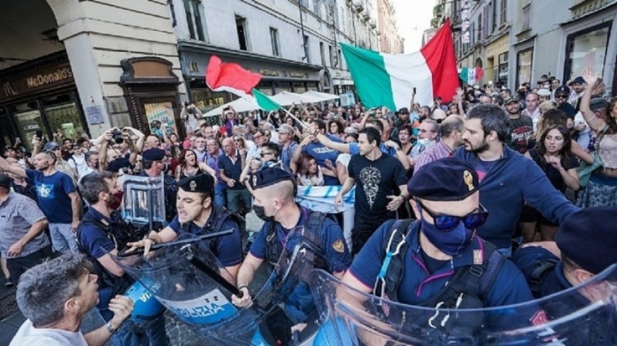 Ιταλία: Ένταση και επεισόδια σε διαδήλωση κατά του υποχρεωτικού εμβολιασμού