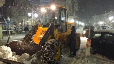 Διακόπηκε λόγω χιονόπτωσης η κυκλοφορία στη λεωφόρο Διονύσου