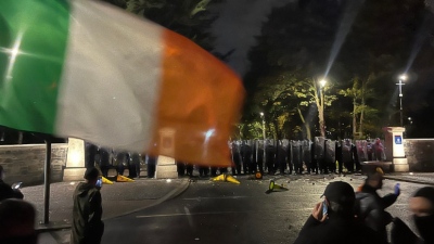 Στην κόψη του ξυραφιού η Ιρλανδία - Λαθρομετανάστης βίασε 10χρονο κορίτσι - Διαδηλώσεις και επεισόδια στο Δουβλίνο (vid)