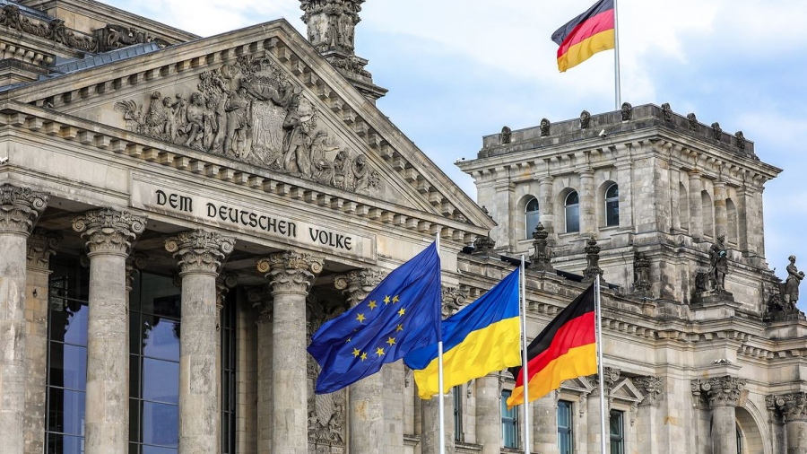 Η Γερμανία εμμένει στην παροχή ευρωπαϊκής βοήθειας προς την Ουκρανία παρακάμπτοντας την Ουγγαρία του Orban