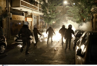 Ένταση σε Αθήνα και Θεσσαλονίκη - Διαμαρτυρίες αντιεξουσιαστών για τον τραυματισμό 16χρονου Ρομά από αστυνομικό