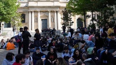 Γαλλία: Έληξε η κατάληψη στη Σορβόνη - « Όχι στην ακροδεξιά» ήταν το σύνθημα των φοιτητών εν όψει του β γύρου των προεδρικών