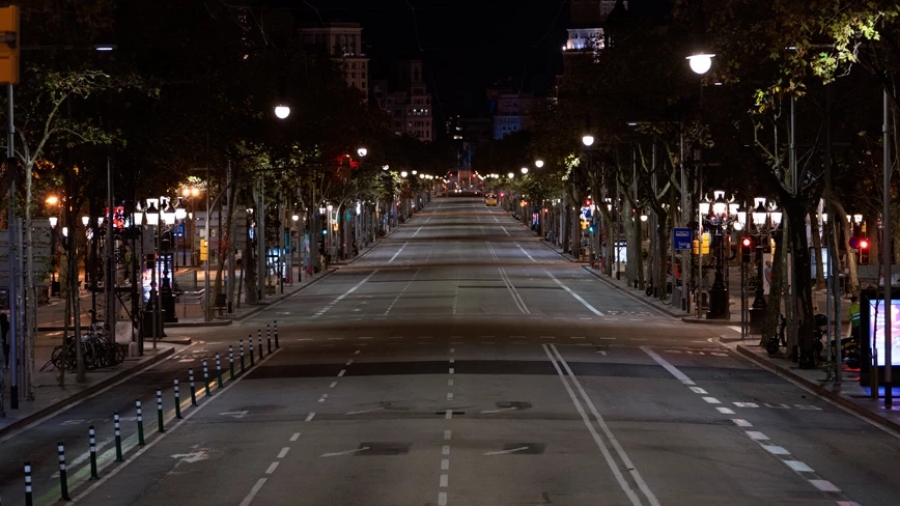 Ισπανία: Παρατείνεται η απαγόρευση κυκλοφορίας σε Βαρκελώνη και άλλες περιοχές - Τι αναφέρει το δικαστήριο