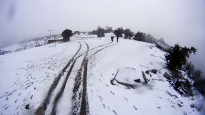 Έπεσαν τα πρώτα χιόνια στην Πάρνηθα