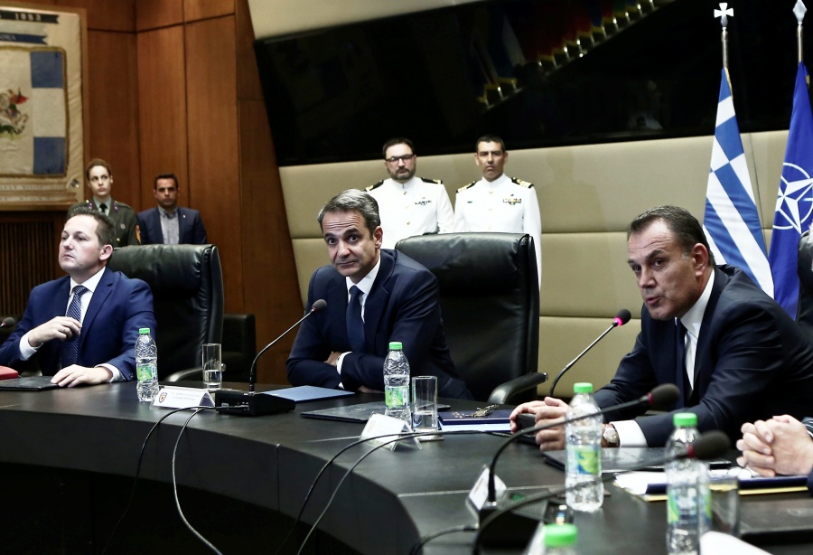 Συνεδρίαση ΚΥΣΕΑ αύριο υπό τον Μητσοτάκη για τους αρχηγούς των Γενικών Επιτελείων