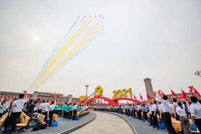 Η Κίνα άλλαξε τεχνητά τον καιρό για να έχει καθαρό ουρανό στους εορτασμούς για τα 100 χρόνια ΚΚΚ