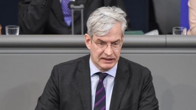 Middelberg: Στη Γερμανία η διαχείριση της βοήθειας στους πρόσφυγες για να βελτιωθούν οι συνθήκες