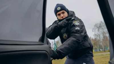 «Βράζει» η Ουκρανία - Αστυνομικός πυροβόλησε λιποτάκτη στην Zaporizhia (vid)