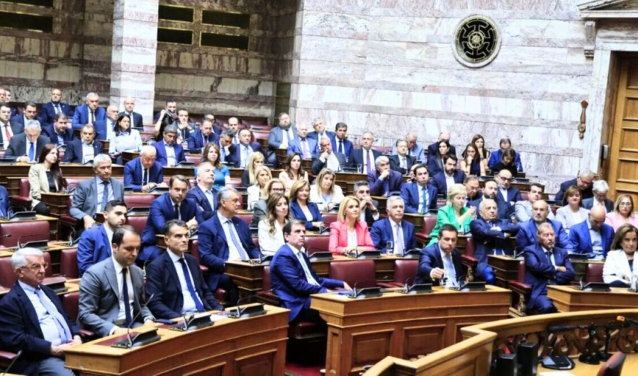 Τρόμος Μητσοτάκη από αντιδράσεις γαλάζιων βουλευτών - Τους απειλεί... με διεύρυνση αποχρωματίζοντας πλήρως την ΝΔ