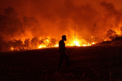 Έκτακτη σύσκεψη στην Πολιτική Προστασία για τις πολλές και ταυτόχρονες φωτιές σε όλη την Ελλάδα
