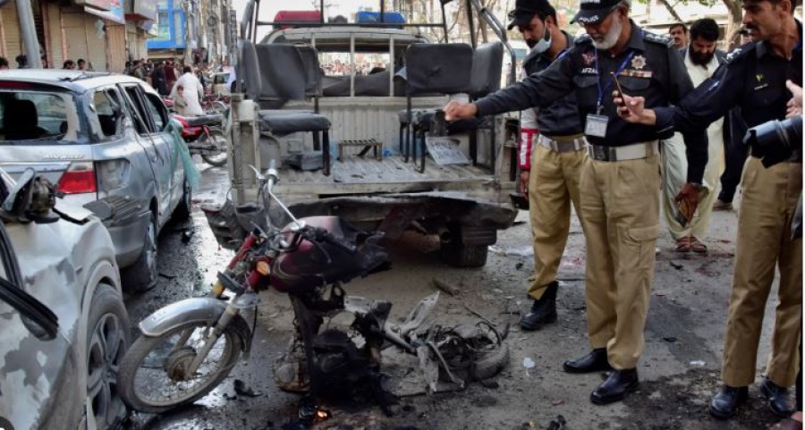 Αιματοκύλισμα στο Πακιστάν: Βομβιστής αυτοκτονίας θερίζει πολιτική συγκέντρωση — Τουλάχιστον 11 νεκροί, δεκάδες τραυματίες