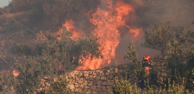 Νέα μέτωπα πυρκαγιάς - Κορωπί: Οι φλόγες στις αυλές των σπιτιών, εκκενώνονται 3 περιοχές, κυκλοφοριακές ρυθμίσεις