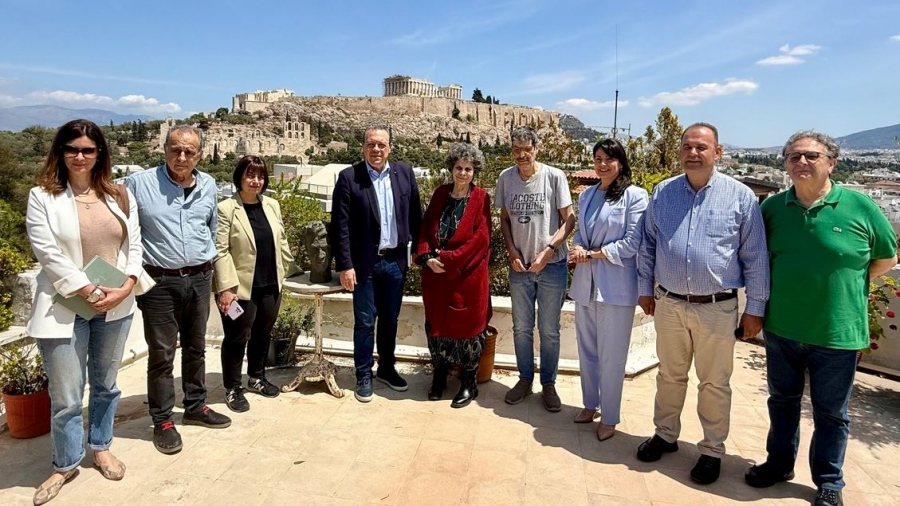 Στο σπίτι του Θεοδωράκη ο Φάμελλος: Η πρώτη μέρα του Συνεδρίου αφιερωμένη στα 100 χρόνια από τη γέννηση του μουσικοσυνθέτη