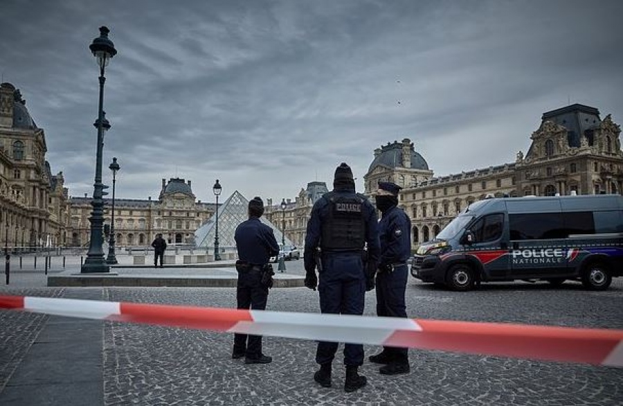 Εξελίξεις στη Γαλλία - Η αστυνομία βρήκε τα σύνεργα των δραστών της απίστευτης ληστείας στο Μουσείο του Λούβρου