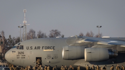 Αμερικανοί αλεξιπτωτιστές έφτασαν στο αεροδρόμιο του Ρεζόφ της Πολωνίας