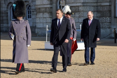 Deutsche Welle: Γιατί ήταν σημαντική η πρώτη επίσκεψη Έλληνα υπουργού Άμυνας στη Βρετανία μετά από 20 χρόνια