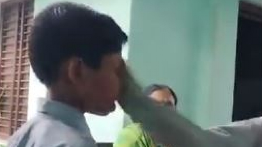 Σοκ στην Ινδία: Δασκάλα ζητά από μαθητές να «χτυπήσουν δυνατά» μουσουλμάνο συμμαθητή τους - Αστυνομία: Αυθεντικό το βίντεο
