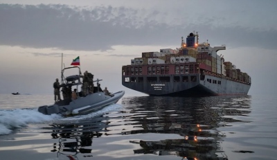 Επίδειξη ισχύος - Το Ιράν σφίγγει τον κλοιό στα στενά του Hormuz – Κατάληψη δύο  πλοίων και αυστηρές προειδοποιήσεις