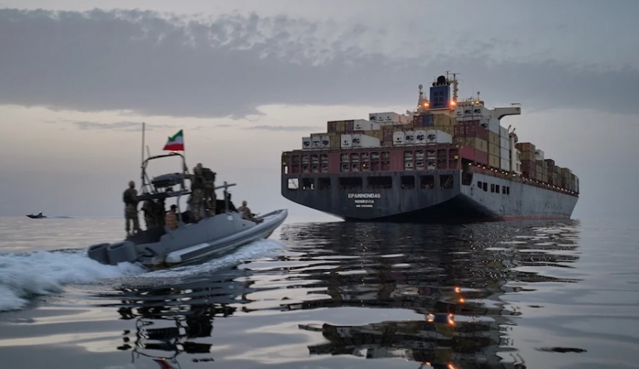 Επίδειξη ισχύος - Το Ιράν σφίγγει τον κλοιό στα στενά του Hormuz – Κατάληψη δύο  πλοίων και αυστηρές προειδοποιήσεις
