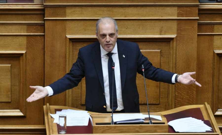 Ελληνική Λύση για πρόταση μομφής: Υπέρ της πρωτοβουλίας, αλλά δεν κάνεις πολιτική με πυροτεχνήματα