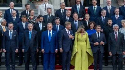 Κόλαφος η FT: Οι Ευρωπαίοι πούλησαν την «πολιτική ψυχή» τους στις ΗΠΑ