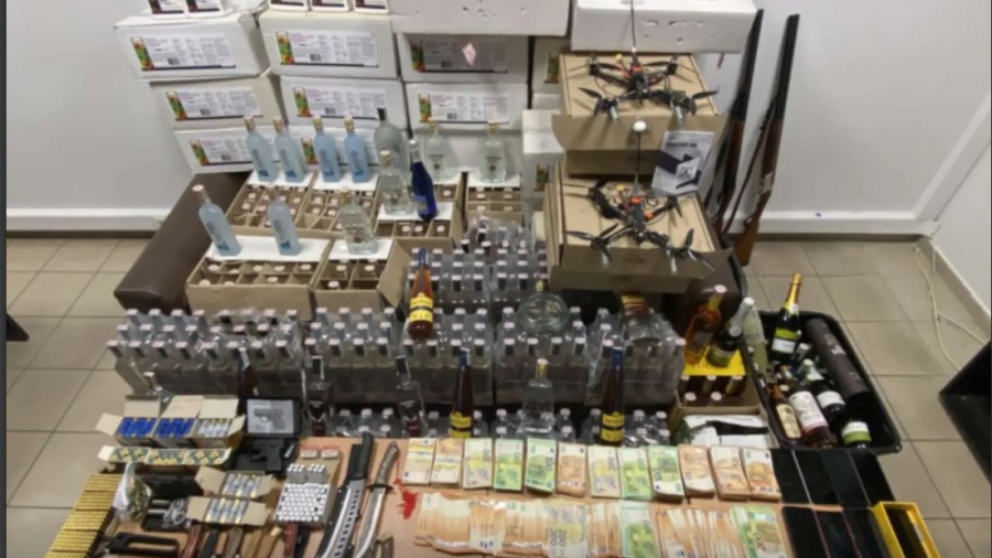 ΕΛ.ΑΣ: Εξάρθρωση κυκλώματος διακίνησης λαθραίων ποτών και φυτοπροστατευτικών προϊόντων - Η δράση τους, τα τουριστικά λεωφορεία