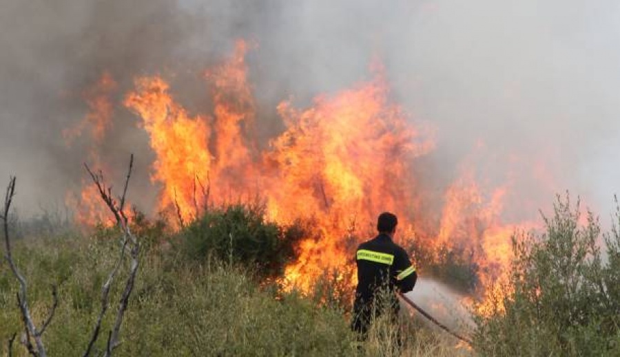 Υπό μερικό έλεγχο η πυρκαγιά στον Αποκόρωνα Χανίων