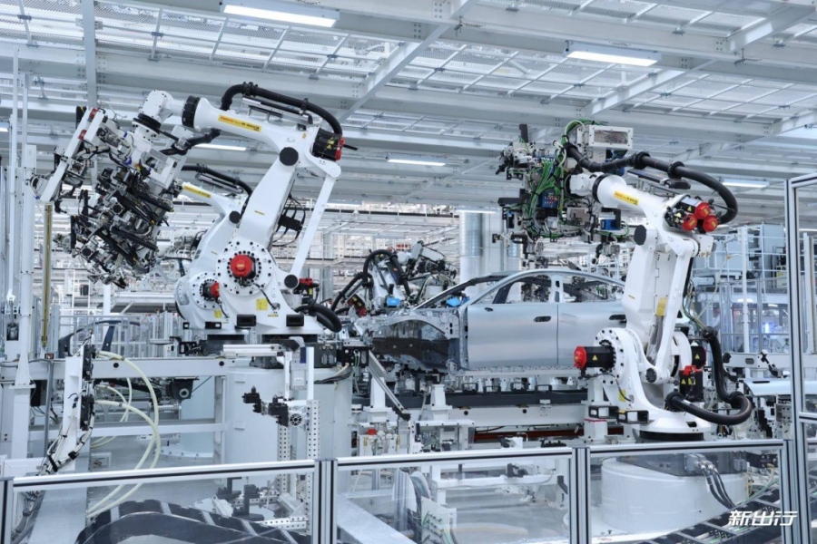 Εικόνες... από το μέλλον στην Κίνα - Ρομπότ της Xiaomi κατασκευάζουν ένα ηλεκτροκίνητο όχημα κάθε 76 δευτερόλεπτα!