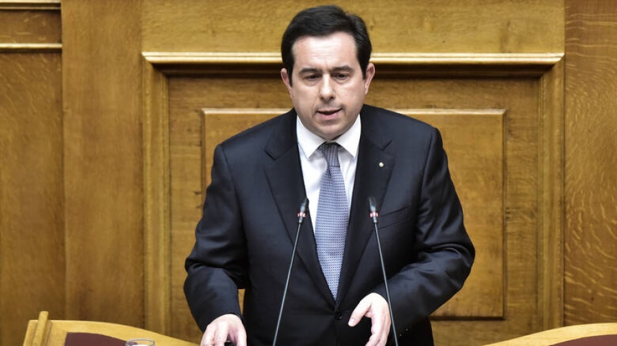 Νομοσχέδιο επιτάχυνσης της διαδικασίας ασύλου προανήγγειλε ο Μηταράκης