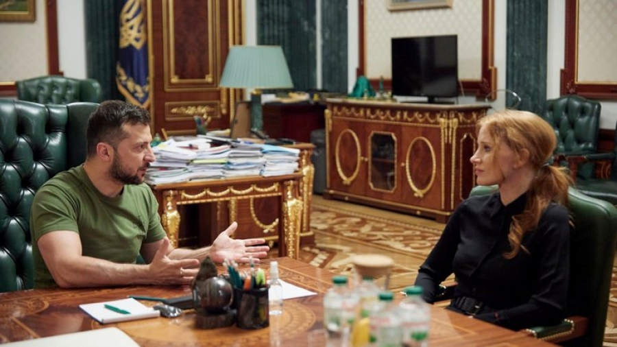 Τα πάντα για την φήμη: Οι αστέρες του Hollywood χρησιμοποιούν την Ουκρανία για προσωπικούς σκοπούς