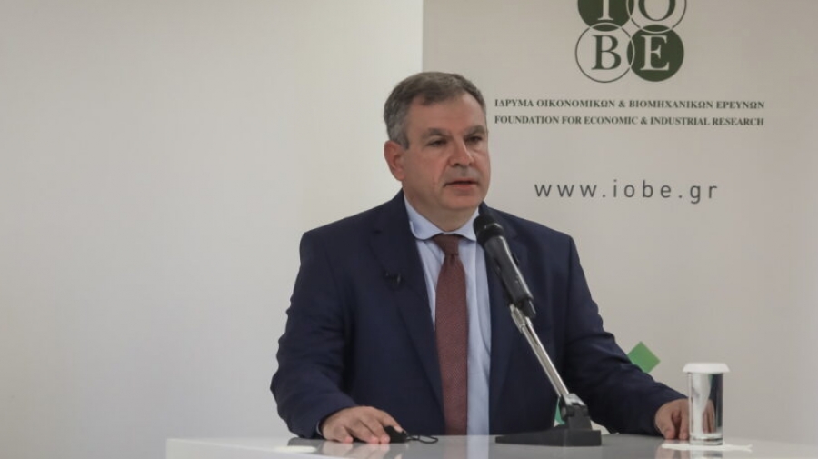 Βέττας (ΙΟΒΕ): Η οικονομία διολισθαίνει προς τα χαμηλότερα επίπεδα της Ευρώπης - Πρέπει να αλλάξει για να αναπτυχθεί