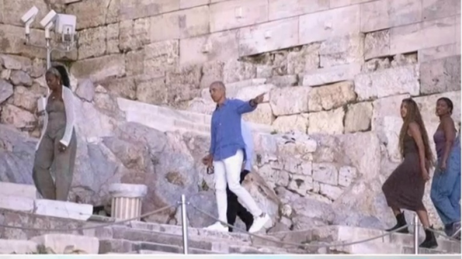 Eπίσκεψη και ξενάγηση της οικογένειας Obama στο Μουσείο και στον Ιερό Βράχο της Ακρόπολης: Γιατί δεν ζητάτε και την 6η Καρυάτιδα;