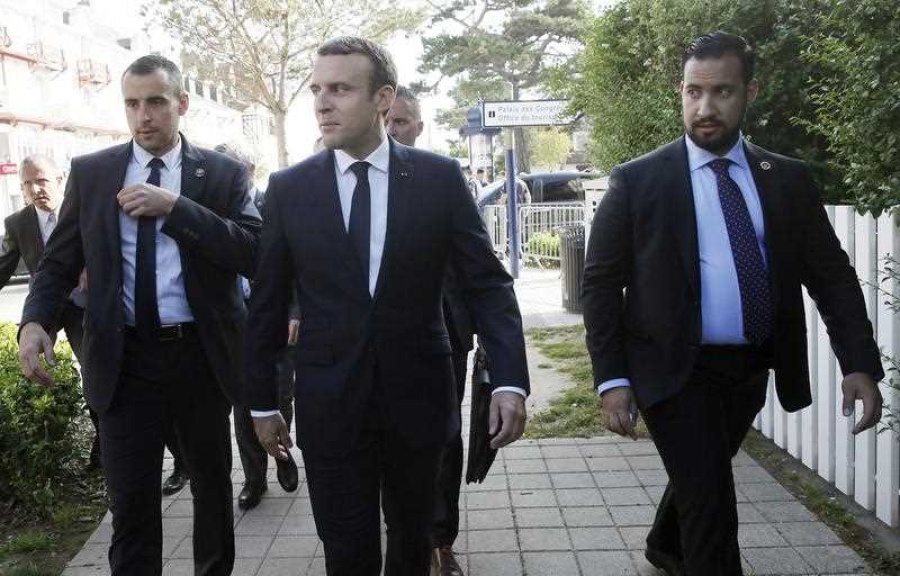Σε δύσκολη θέση ο Macron λόγω της υπόθεσης Benalla - Για συγκάλυψη των κατηγορεί η αντιπολίτευση