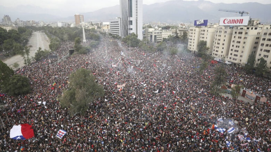 Συμπληρώθηκε ένας μήνας από το βίαιο «ξύπνημα» στη Χιλή