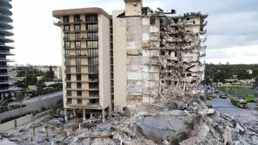 Μάχη των διασωστών με το χρόνο στα ερείπια του κτιρίου στο Μαϊάμι: 5 οι νεκροί, 156 οι αγνοούμενοι