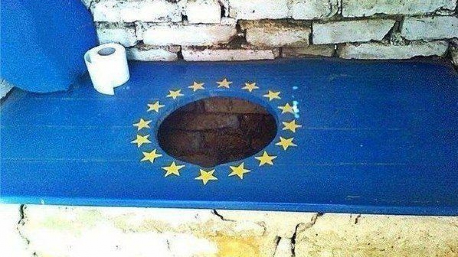 Γεωπολιτική τουαλέτας: Η... εξαιρετική κίνηση της ΕΕ να βάλει stop στους μπιντέδες της Ρωσίας θα σταματήσει σίγουρα τον πόλεμο