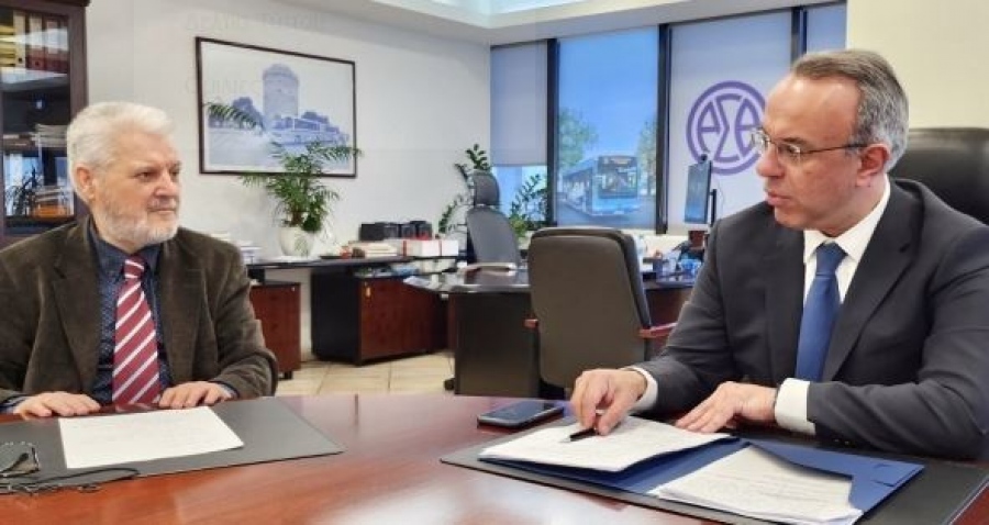 Στο τελικό στάδιο η διαδικασία πρόσληψης 150 νέων οδηγών στον ΟΑΣΘ - Συνάντηση Σταϊκούρα με Ταγγίρη